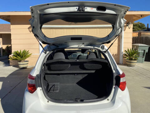 2018 Toyota Yaris 5-Door LE