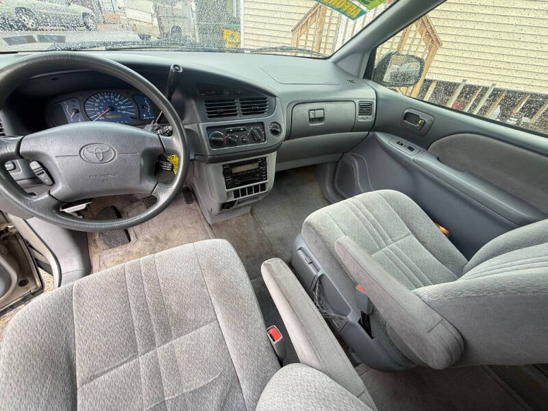 2003 Toyota Sienna CE