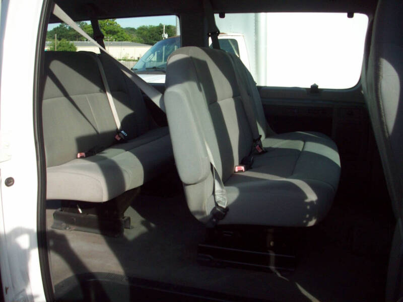 2009 Ford E-Series E-150 XLT