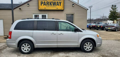 2010 Chrysler Town and Country for sale at Parkway Motors in Springfield IL