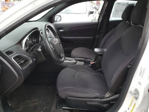 2014 Chrysler 200 LX