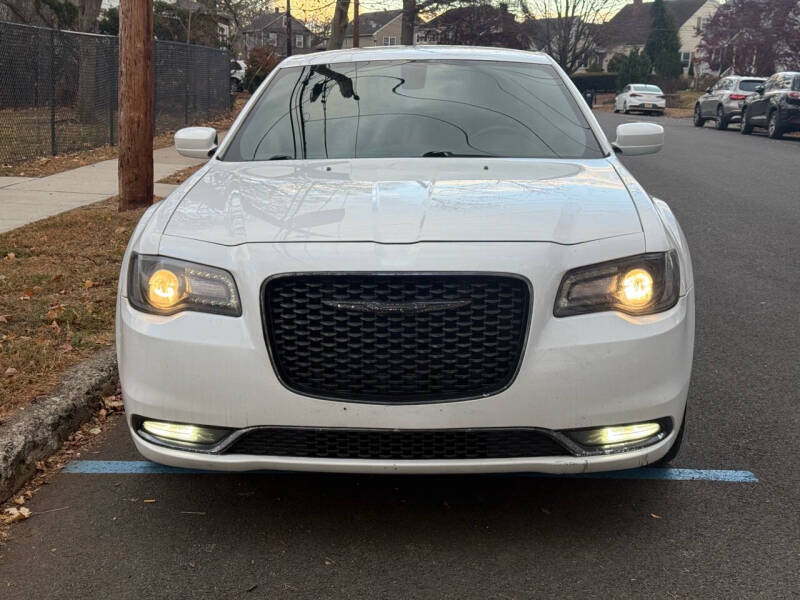 2017 Chrysler 300 S photo 2