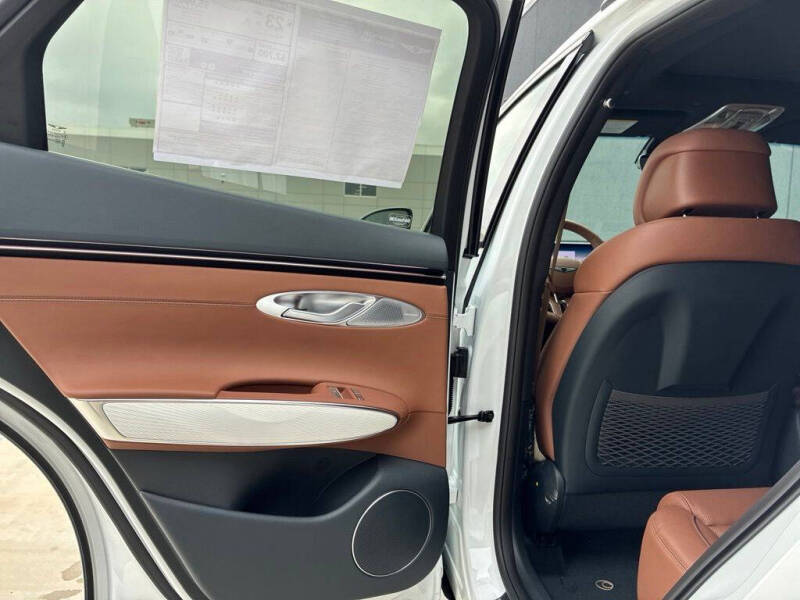 2026 Genesis GV70 2.5T Advanced