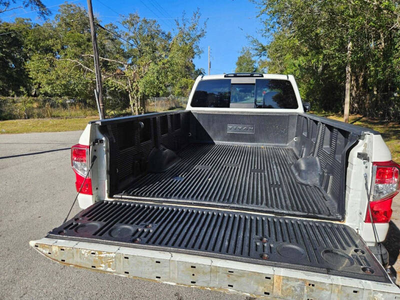 2017 Nissan Titan SV