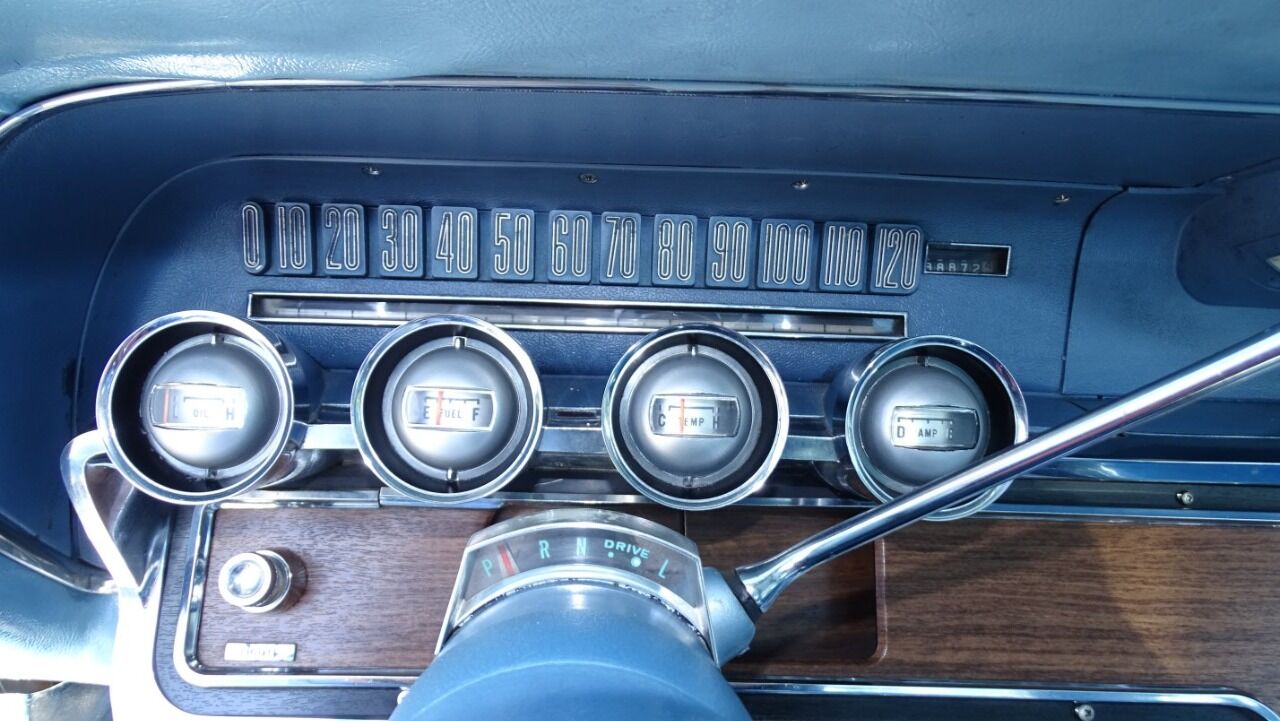 1965 Ford Thunderbird 34