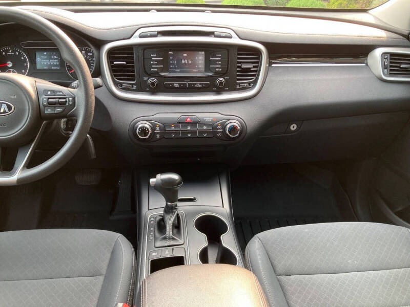 2017 Kia Sorento LX