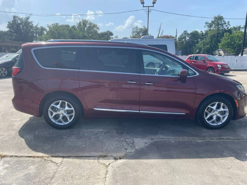 2017 Chrysler Pacifica Touring-L Plus