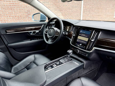 2017 Volvo S90 T5 Momentum