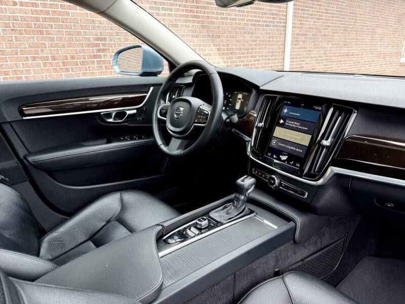 2017 Volvo S90 T5 Momentum