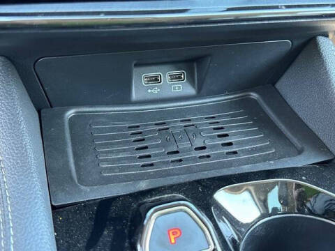 2025 VinFast VF8 Eco