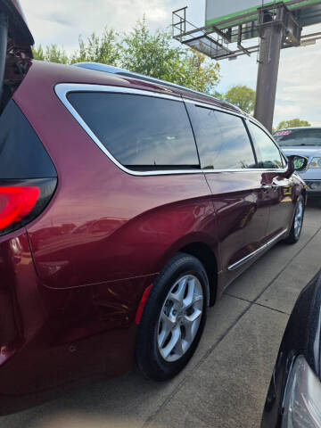 2017 Chrysler Pacifica Touring-L Plus