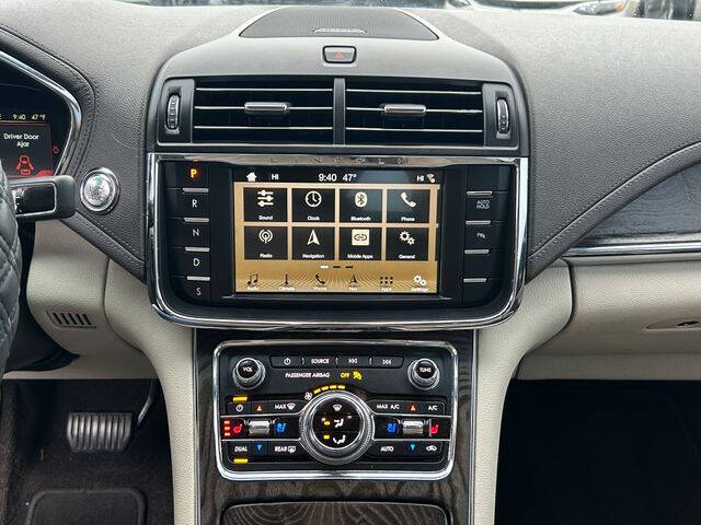 2018 Lincoln Continental Select