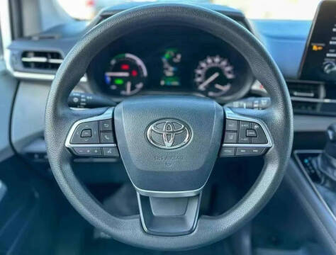 2023 Toyota Sienna LE 8-Passenger