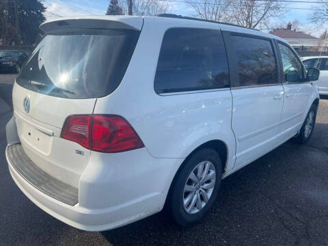 2012 Volkswagen Routan SE
