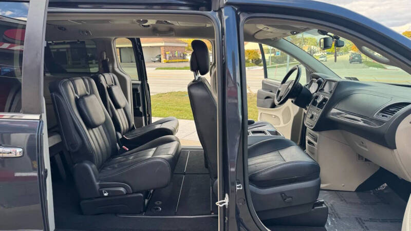 2013 Chrysler Town and Country Touring-L