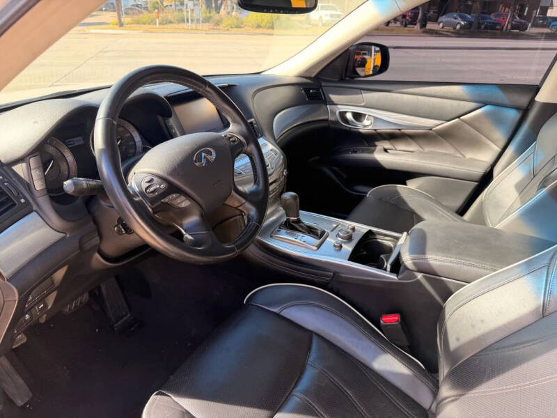 2016 Infiniti Q70 3.7