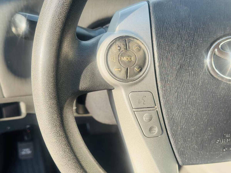 2014 Toyota Prius v Two