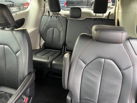 2017 Chrysler Pacifica Touring-L Plus