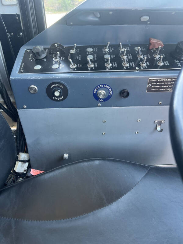 2004 Motor Coach Industries D4500