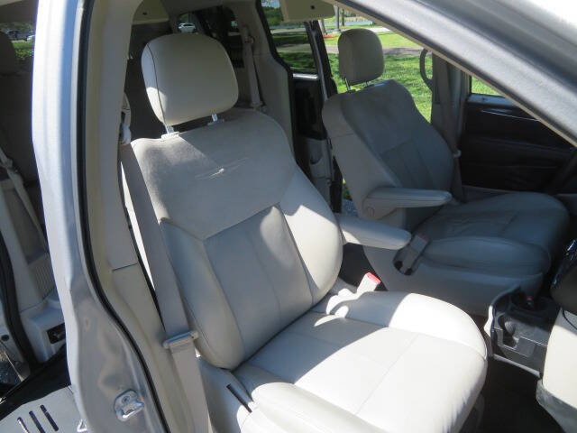 2013 Chrysler Town and Country Limited