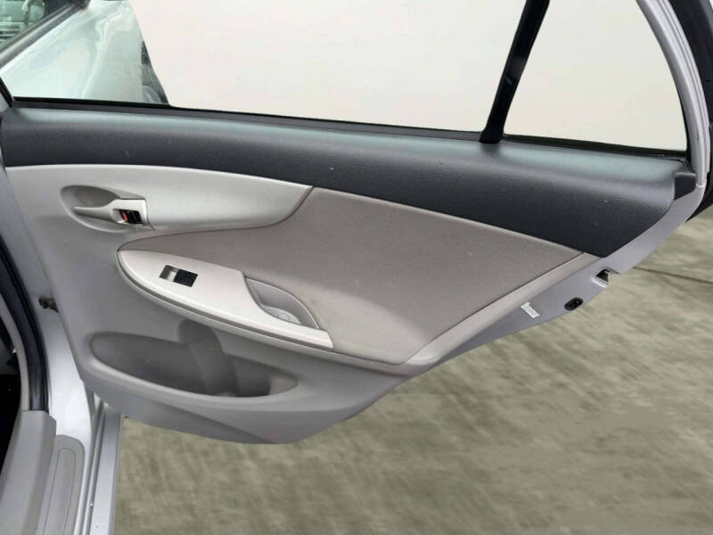 2011 Toyota Corolla LE