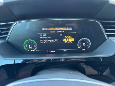 2021 Audi e-tron quattro Premium