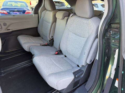 2024 Toyota Sienna LE 8-Passenger