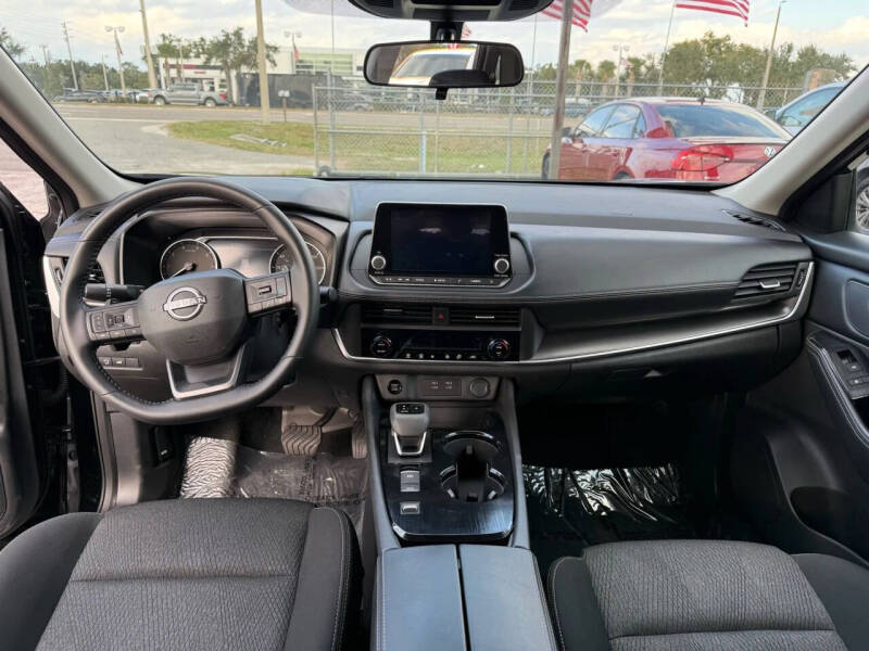 2025 Nissan Rogue SV