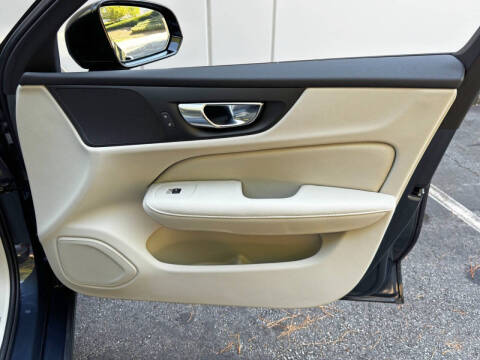 2022 Volvo S60 B5 Momentum