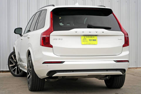 2023 Volvo XC90 Recharge T8 Ultimate Dark Theme