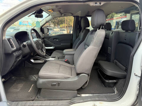 2022 Nissan Frontier SV