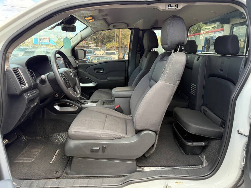 2022 Nissan Frontier SV