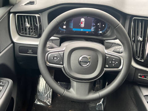 2024 Volvo XC60 B5 Core Dark Theme