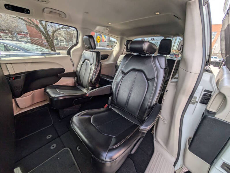 2020 Chrysler Voyager LXi
