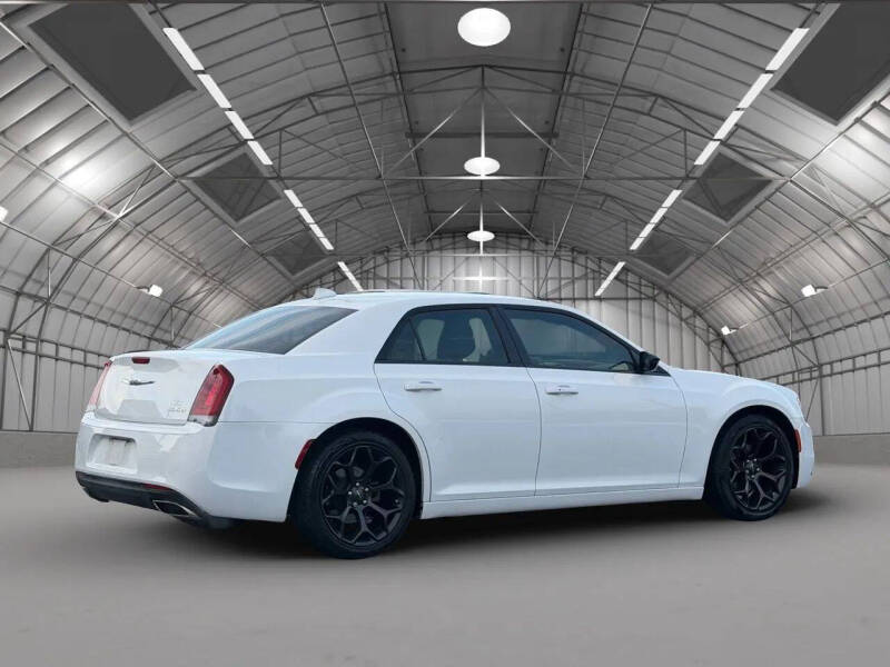 2019 Chrysler 300