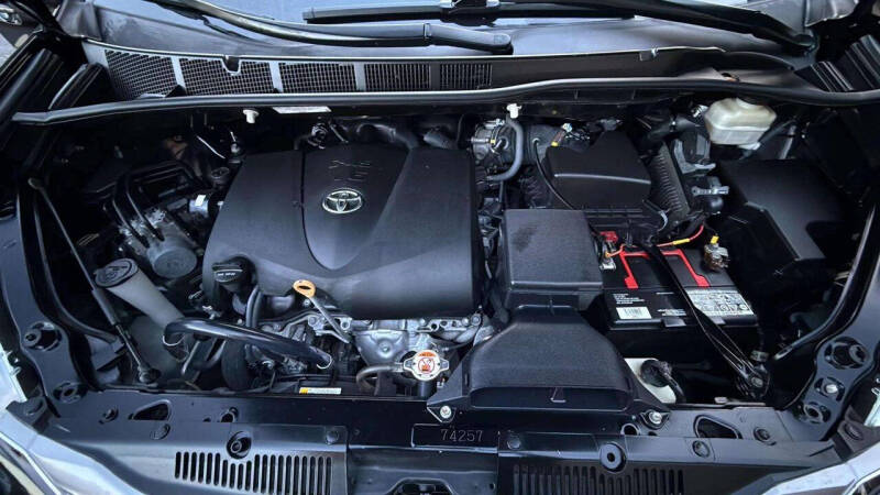 2017 Toyota Sienna XLE Premium 8-Passenger