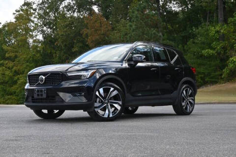 2025 Volvo XC40 B5 Plus Dark Theme