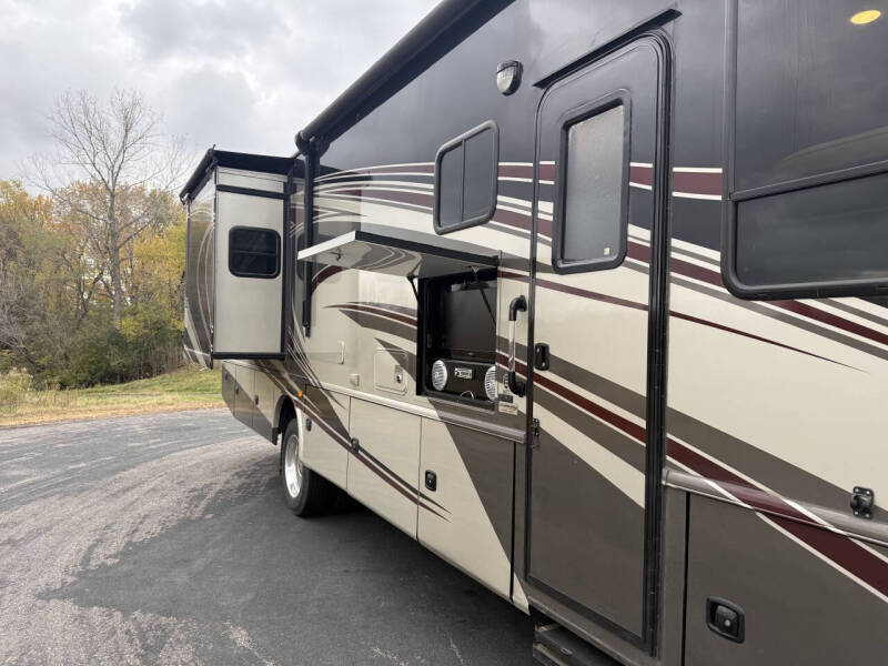 2014 Thor Motor Coach challanger