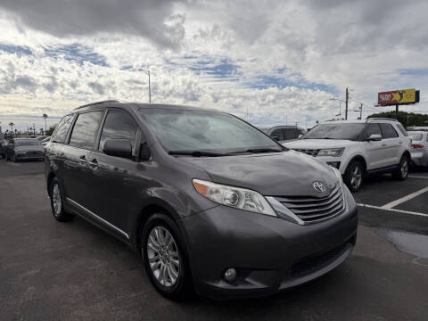 2016 Toyota Sienna XLE Premium 8-Passenger