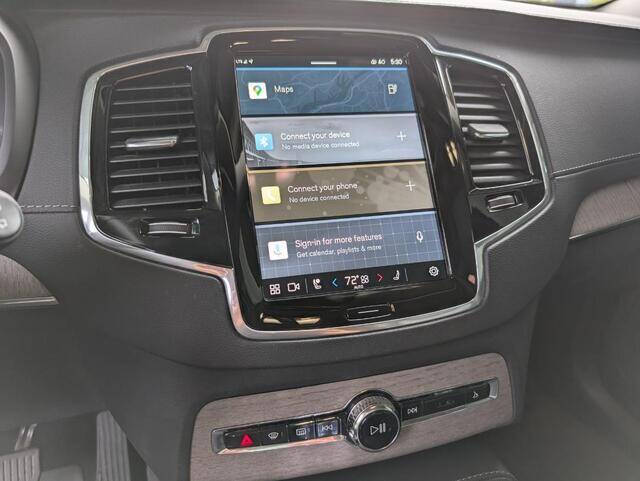 2023 Volvo XC90 Recharge T8 Ultimate Dark Theme