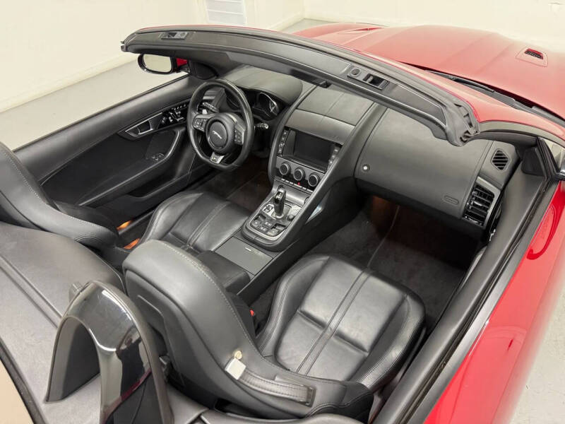 2017 Jaguar F-TYPE R
