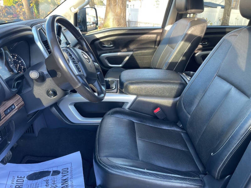 2021 Nissan Titan SL