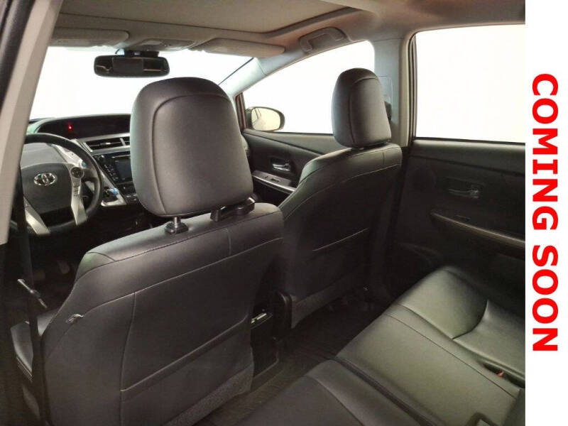 2017 Toyota Prius v Five