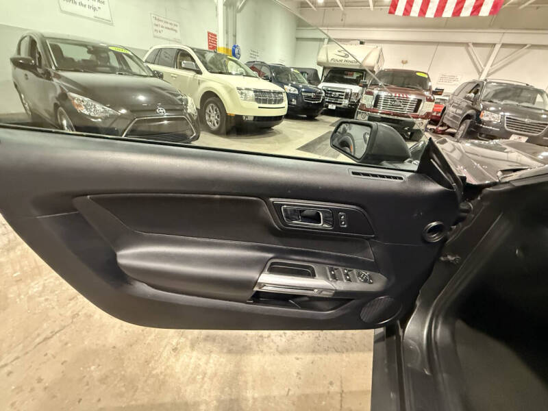 2016 Ford Mustang V6