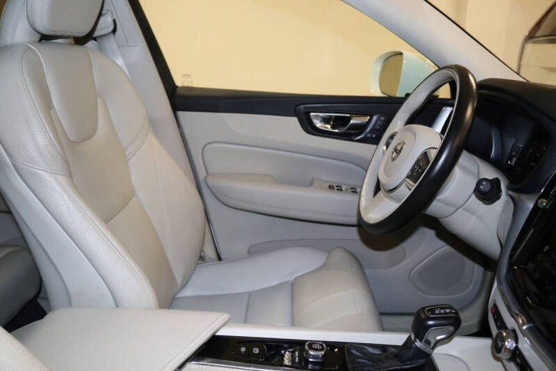 2019 Volvo XC60 T5 Momentum