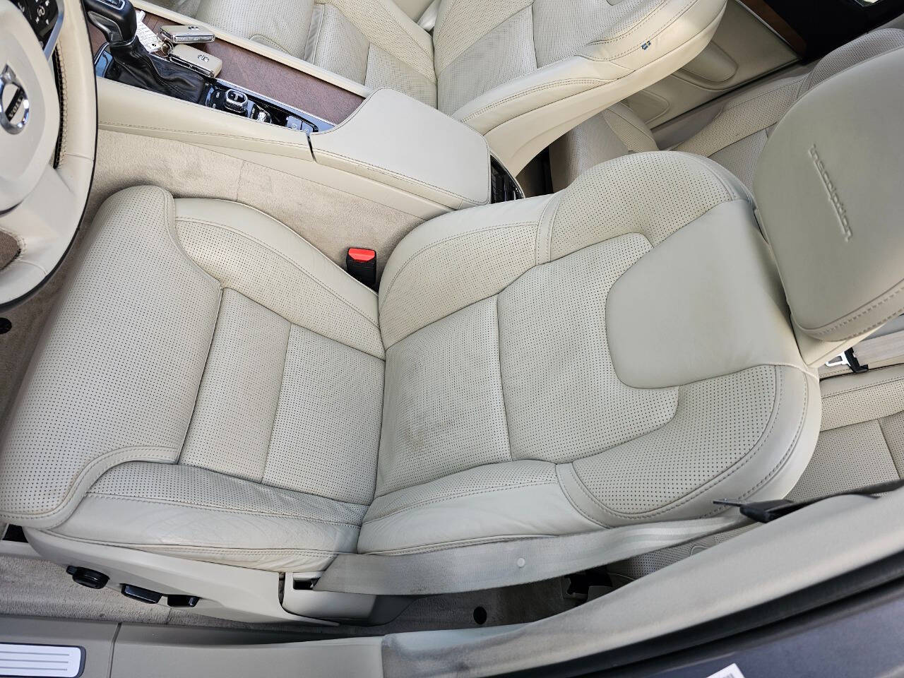 2016 Volvo XC90 41