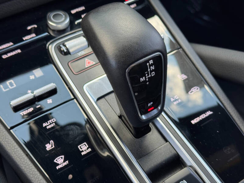 2022 Porsche Cayenne E-Hybrid