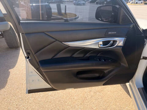 2016 Infiniti Q70 3.7