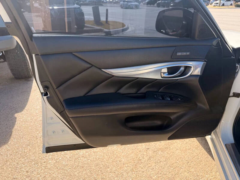 2016 Infiniti Q70 3.7