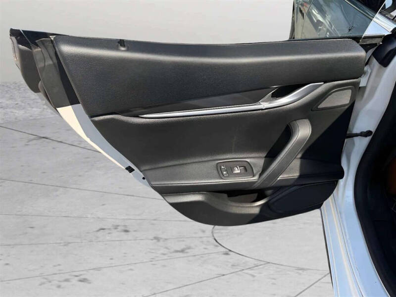 2017 Maserati Ghibli